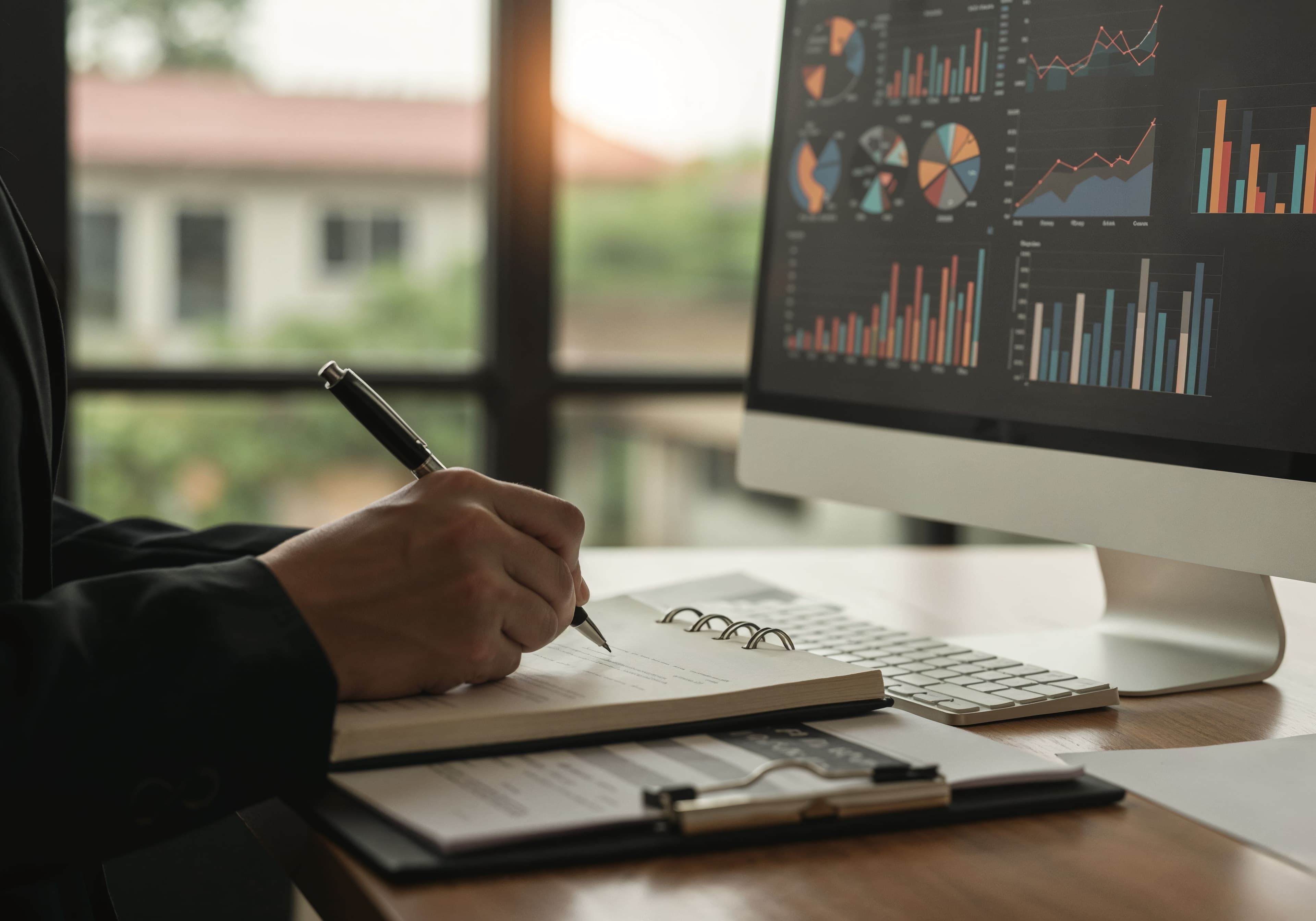 Dashboard de gestão financeira com gráficos e métricas do restaurante